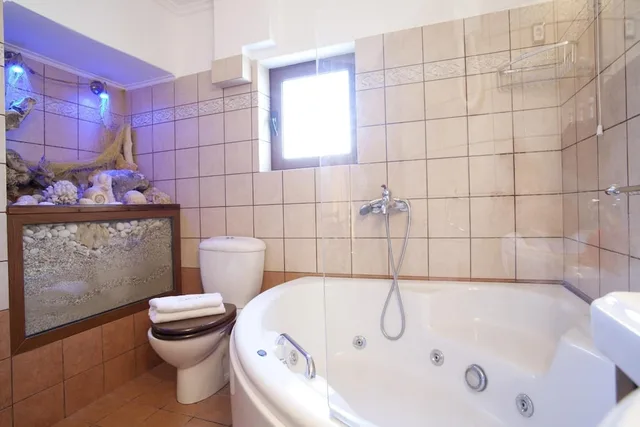 جناح عائلي بسرير كوين مع أريكة، Villa Elia 2/2