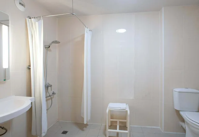 غرفة بسرير كوين لذوي الإعاقة، B&B HOTEL Louveciennes 6/6