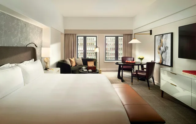 غرفة بريميير ديلوكس بسرير كينج، Mandarin Oriental Boston 1/3