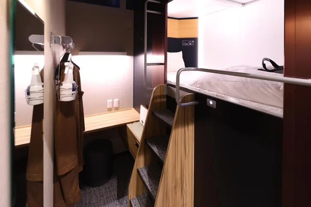 Female Only, Upper, Cabin, Bunk Bed، Global Cabin Yokohamachukagai 1/1