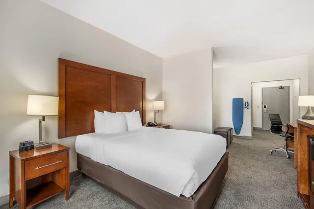 Suite, Accessible, Comfort Suites Omaha Northwest 1/8