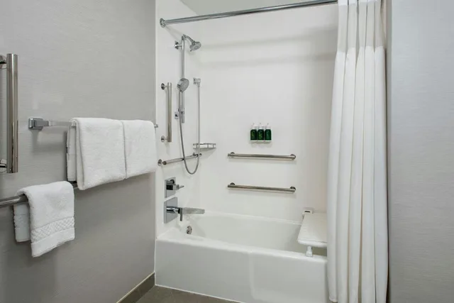 جناح بسريرين مزدوجين مع أريكة، Courtyard by Marriott Silver Spring North/White Oak 10/10