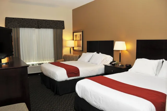غرفة قياسية بسريرين كوين، Holiday Inn Express Hotel Suites Clinton 1/1
