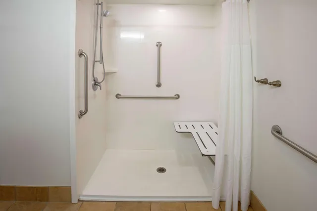 Room, Double Bed, Lake View, Hampton Inn Duluth Canal Park 3/3