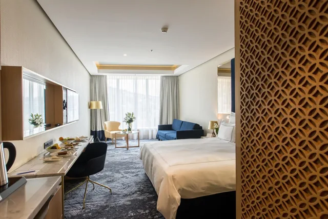 غرفة ديلوكس بسرير كينج، Swissotel Sarajevo 2/4