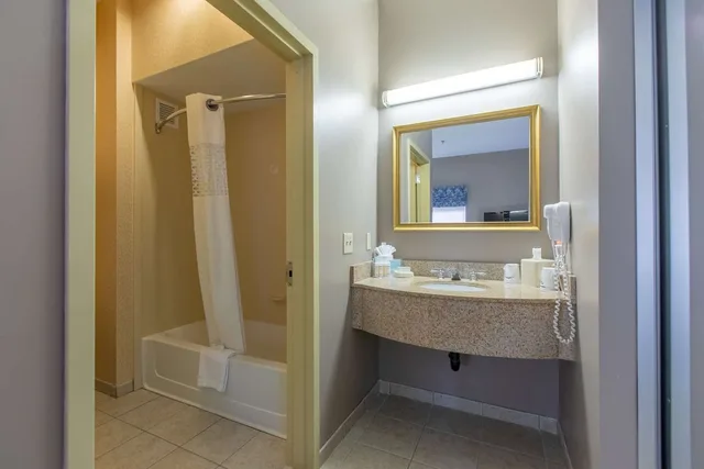جناح استوديو بسرير كينج مع أريكة، Hampton Inn Hadley-Amherst Area 2/3