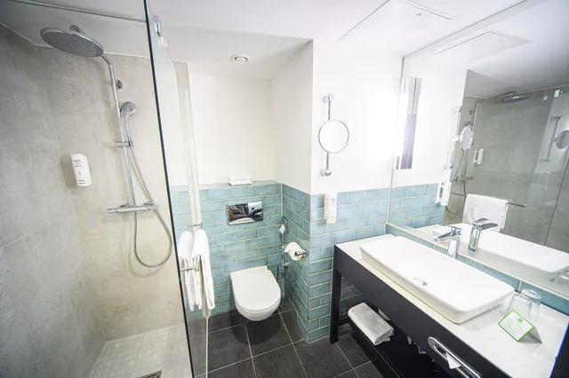 غرفة قياسية بسريرين منفصلين مع سرير إضافي، Holiday Inn Luebeck 4/6