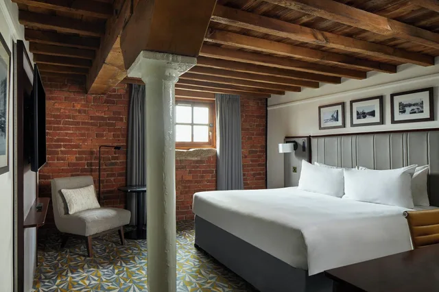 غرفة قياسية بسرير مزدوج، Manchester Marriott Victoria And Albert Hotel 1/4