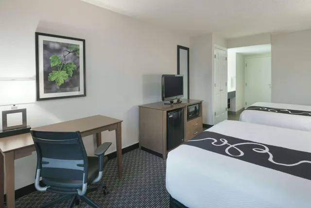 Deluxe, 2 Queen Beds, La Quinta Inn & Suites by Wyndham Rancho Cordova Sacramento 2/9