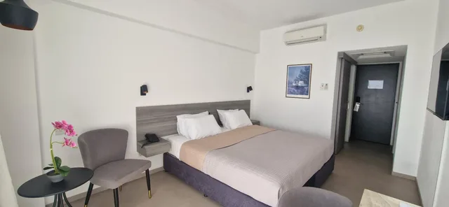 غرفة مفردة بإطلالة على البحر، Navarria Hotel 11/11