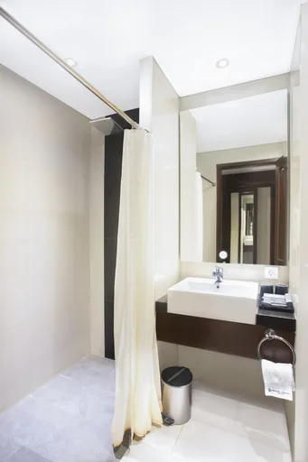 Garden, Deluxe, Queen Bed, Balcony، Grand Rohan Jogja 2/2