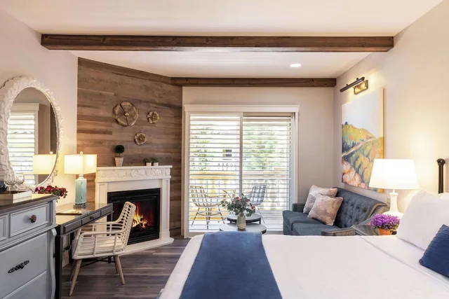 غرفة بسرير كينج مع أريكة لذوي الإعاقة، The Lodge at Healdsburg, tapestry Collection by Hilton 3/5