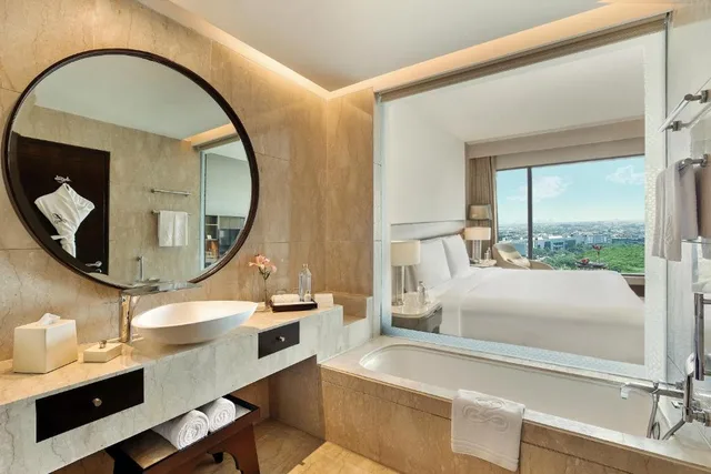 جناح ديلوكس بسرير مزدوج، The Leela Ambience Convention Hotel Delhi 2/2