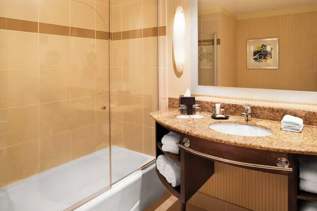 غرفة كلوب رباعية، SHERATON BLOOMINGTON HOTEL 4/5