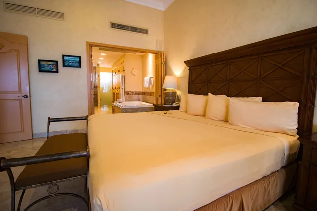 جناح بسرير كينج بغرفة نوم واحدة مع أريكة، Villa La Estancia Beach Resort & Spa Riviera Nayarit 1/5