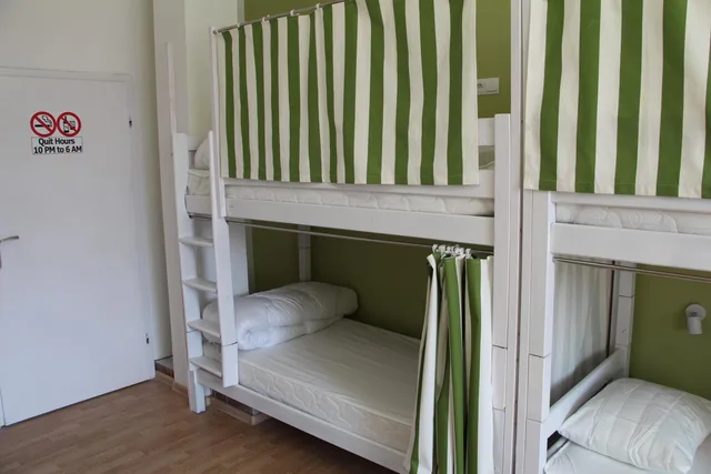 سكن مشترك مختلط، Lorf Hostel&Coffee 1/3