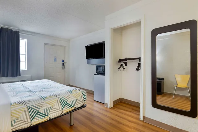 غرفة قياسية بسرير كوين، Motel6 Beaumont, TX 4/10