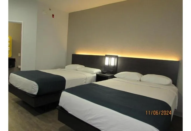 غرفة بسريرين مزدوجين لذوي الإعاقة، Motel6 West Des Moines, IA 2/4