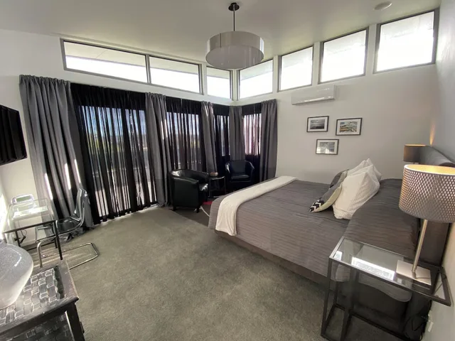Sunset, Suite, King Bed، STARHAVEN RETREAT 1/3