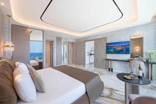 جناح ملكي، Adams Beach Hotel and SPA 3/5