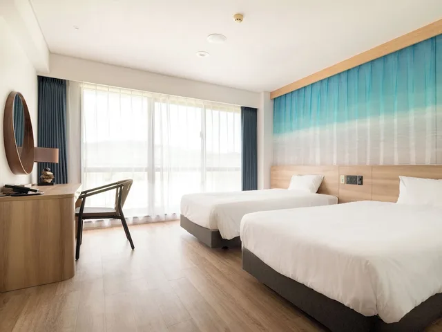 غرفة بسريرين منفصلين لذوي الإعاقة، Resort Hotel Kume Island 1/3