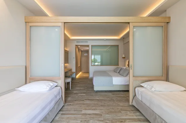 Swim Up, Family, Double and Twin Beds, Sea View، Amada Colossos Resort 2/4