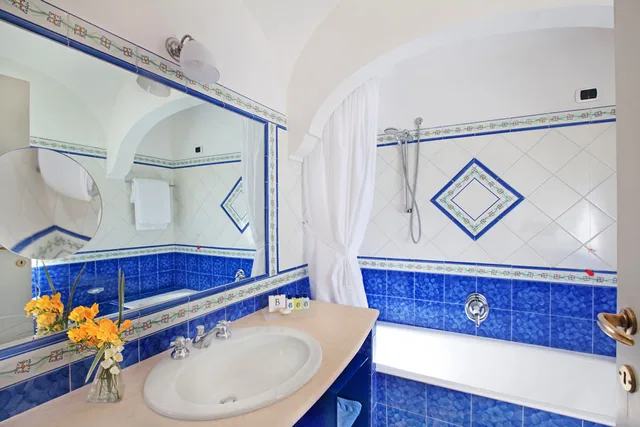Deluxe, Hotel Gatto Bianco 1/1