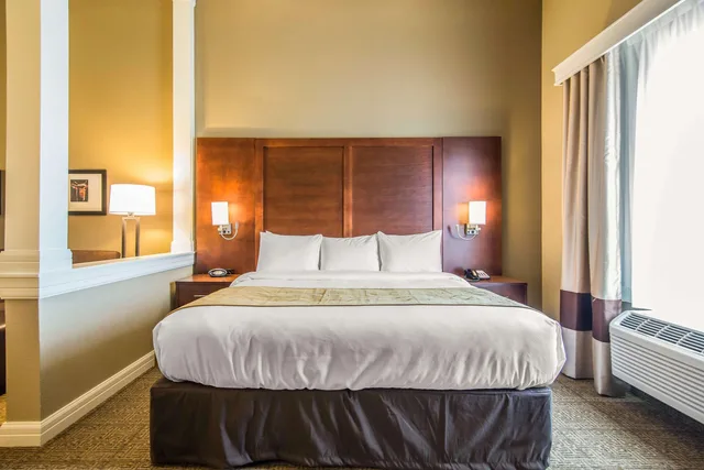 جناح بسرير كينج وسرير كوين، Comfort Suites Dodge City, KS 1/5
