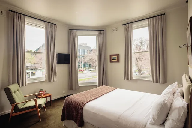 غرفة قياسية بسرير كوين، NAUGHTONS PARKVILLE HOTEL 1/9