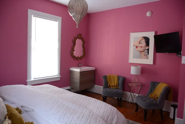 Rose, Queen Bed، The Hugh Boutique B&B 1/5