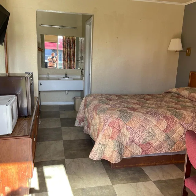 غرفة بسرير كينج لذوي الإعاقة، MAGNUSON HOTEL OPELIKA 5/6