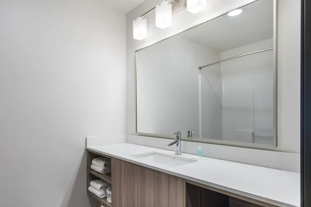 غرفة قياسية بسرير كينج مع أريكة، WoodSpring Suites Tacoma - Lakewood 4/4