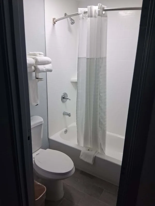 غرفة بسرير كينج لذوي الإعاقة، Quality Inn New Martinsville, WV 5/8