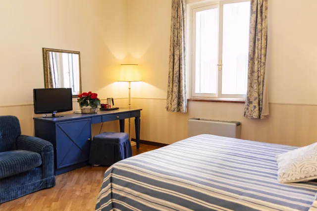 غرفة كلاسيكية ثلاثية بسرير مزدوج وسرير فردي، Hostellerie Du Golf 4/7