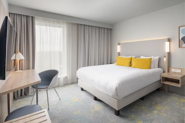 غرفة قياسية بسرير كينج، Courtyard by Marriott Paris Charles de Gaulle Central Airport 2/10