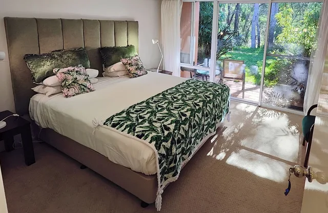 غرفة فاخرة بسرير كينج بإطلالة على الحديقة، MARGARET RIVER BED AND BREAKFAST 7/10