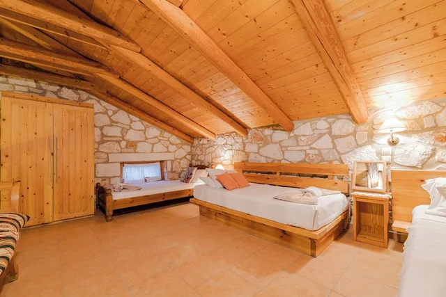 Duplex, 2 Double and Twin Beds، Joanna S Stone Villas 9/10