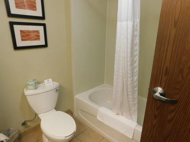 غرفة قياسية بسرير كينج، Comfort Inn Saint Clairsville, OH 5/5
