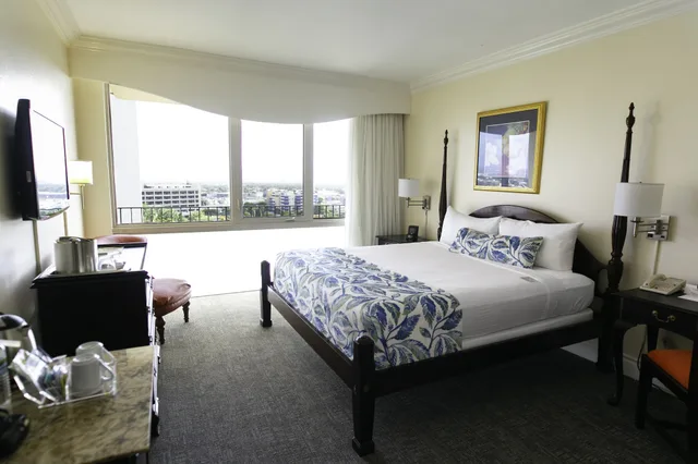 غرفة ديلوكس بسرير كينج، The Courtleigh Hotel And Suites 2/7