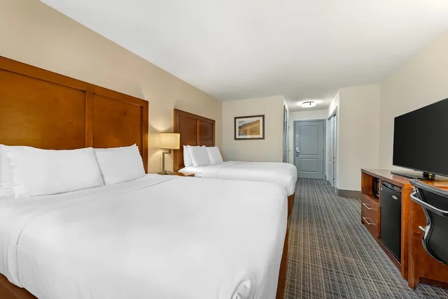 Standard, 2 Queen Beds, Comfort Inn & Suites Carbondale on the Roaring Fork 7/10