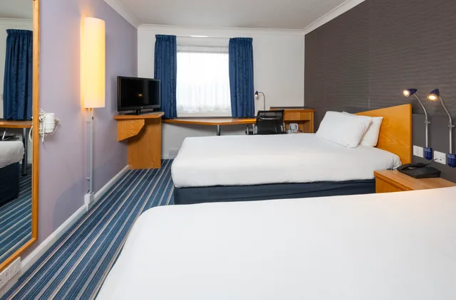 غرفة بسريرين منفصلين، Holiday Inn Express Stafford, an IHG Hotel 1/3