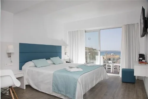 غرفة بسرير مزدوج بإطلالة على البحر، Hotel Alua Leo 1/2