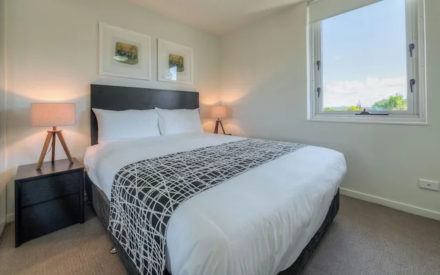 2 Bedrooms, Apartment, King Bed, Water View، Oshen Apartments Yeppoon 1/2