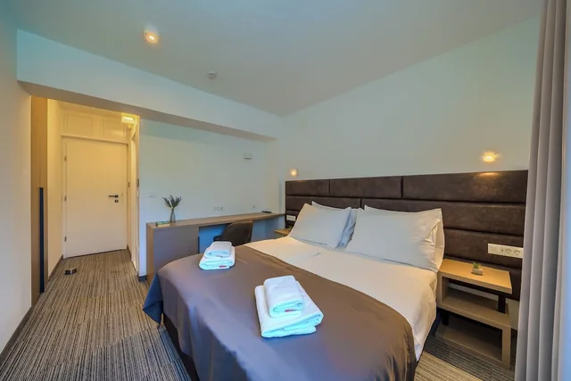 غرفة قياسية بسرير مزدوج بإطلالة على المتنزه، Hotel Alkar 8/10