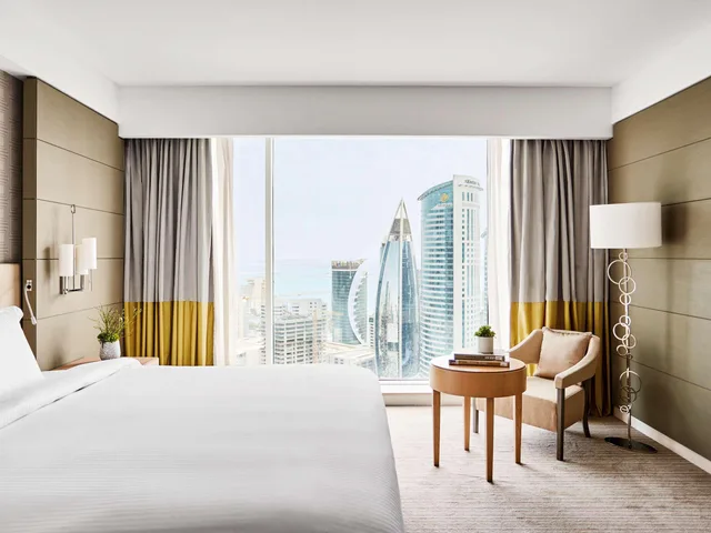 جناح ديلوكس تنفيذي بسرير كينج، Pullman Doha West Bay 2/5