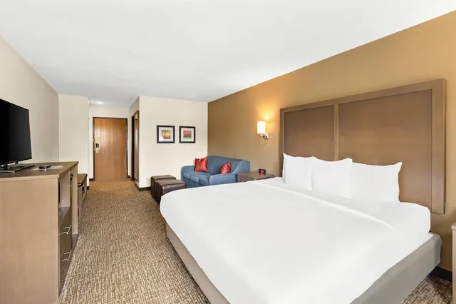 غرفة قياسية بسرير كينج، Comfort Inn Van Wert, OH 1/9