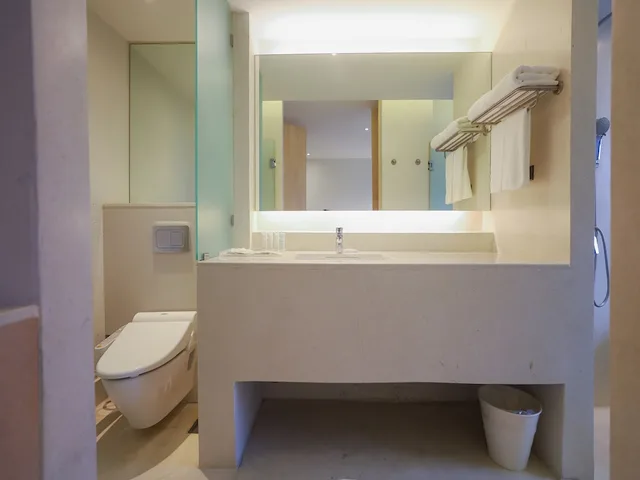 جناح سوبيريور بسرير كينج وسريرين منفصلين، Balcony Seaside Sriracha Hotel Serviced Apartments 7/9