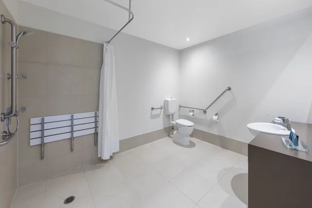 شقة بسرير كينج بإطلالة على البحر بغرفة نوم واحدة مع أريكة، Wyndham Resort Torquay 4/5