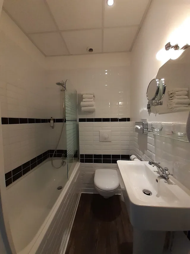 غرفة صغيرة بسرير مزدوج، Hotel Le Charleston 7/7