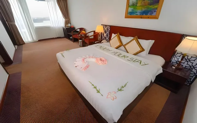 جناح تنفيذي بسرير فردي، Century Riverside 1/1